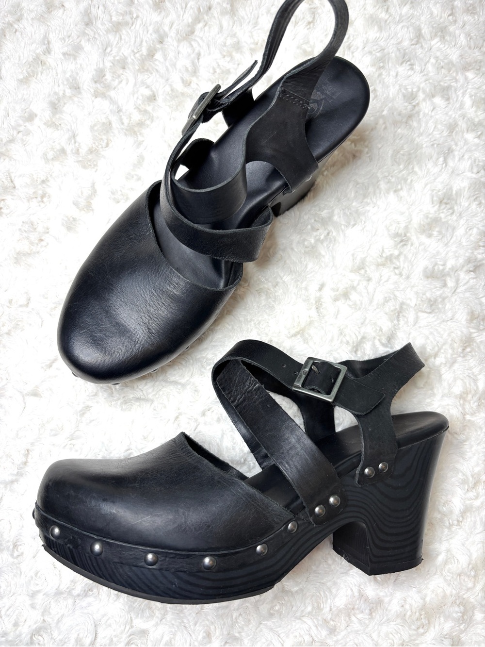 Korks Black Leather Strappy Bohemian Clog Heels 9